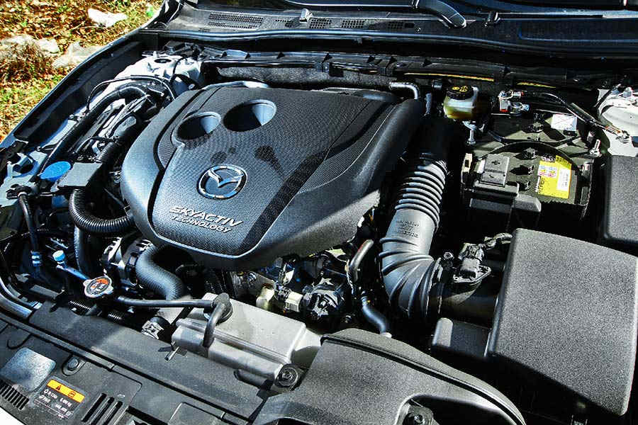 13_Mazda_Mazda3_Kit_estetico_Motore