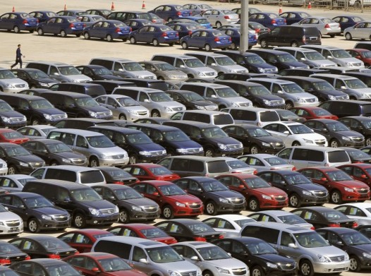Parcheggio auto usate stock