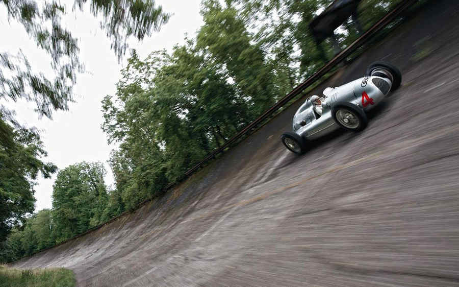 curva parabolica monza mercedes