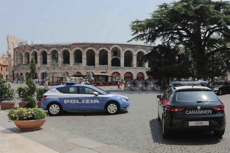 Seat-Leon-Polizia-Carabinieri-3