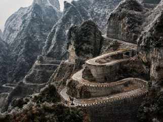 Tianmen-Mountain-Road-Cina-Ferrari-Speed-World-Record