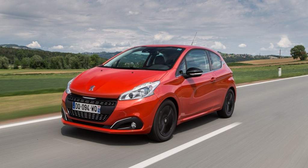 peugeot-208-3d-connected-navigation