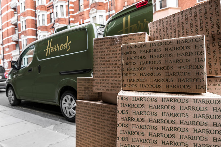 All-electric Nissan e-NV200 revolutionises iconic Harrods delivery fleet