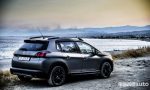 Peugeot 2008 Black Matt vista posteriore