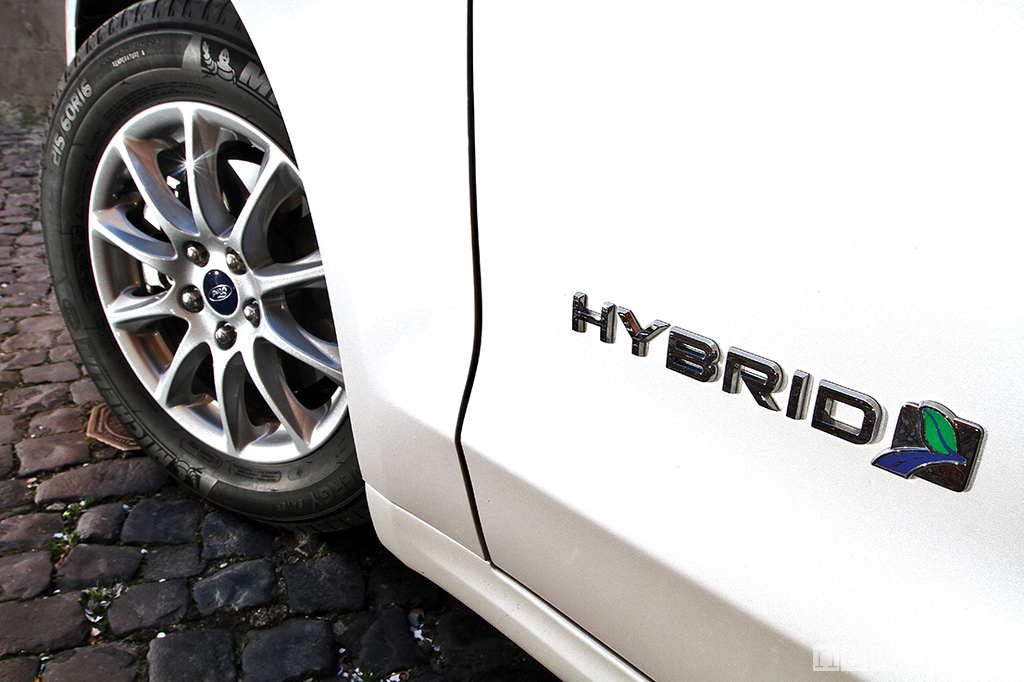 Ford Mondeo Hybrid prova su strada