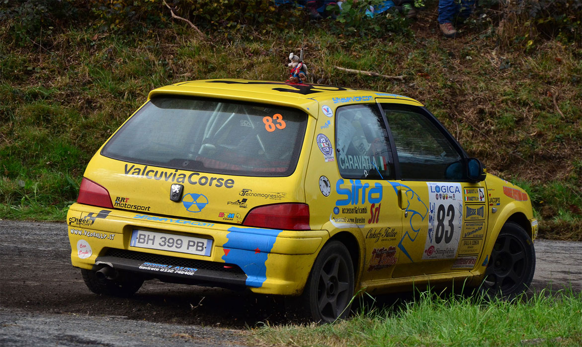 Auto da gara contro carabinieri peugeot-106-rally-gomitolo