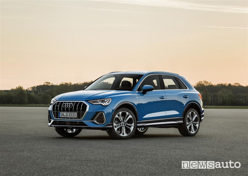 Nuova Audi_Q3 2019 vista di profilo