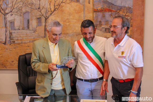 Ingegnere Nicola Materazzi a Torraca con il sindaco