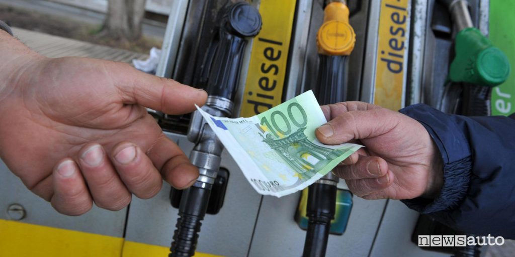 Costi rifornimento carburante auto