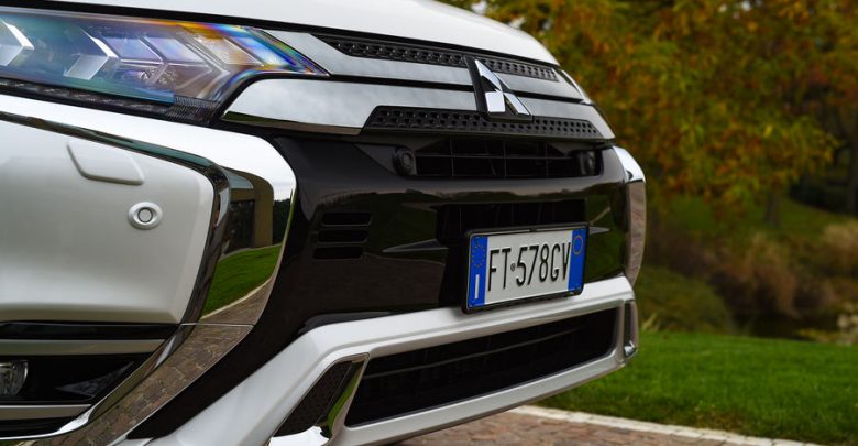 Mitsubishi Outlander PHEV 2019, frontale