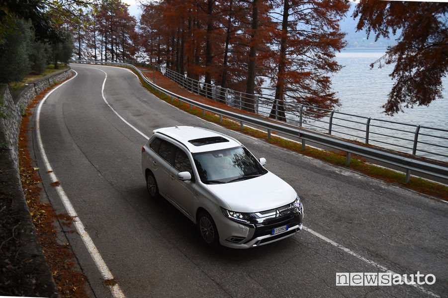 Area C Milano auto ibride ed elettriche accesso Mitsubishi Outlander PHEV 2019