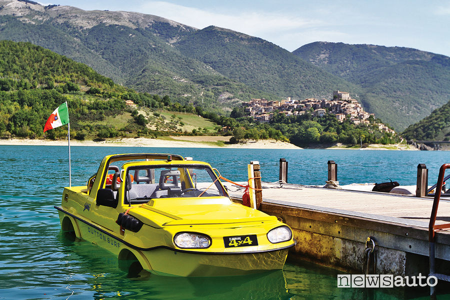 Suzuki Jimny Dutton Surf 4x4 anfibio in navigazione nel Lago del Turano (RI)