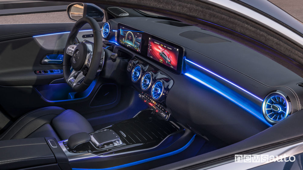 Mercedes-AMG A 35 4MATIC Sedan abitacolo