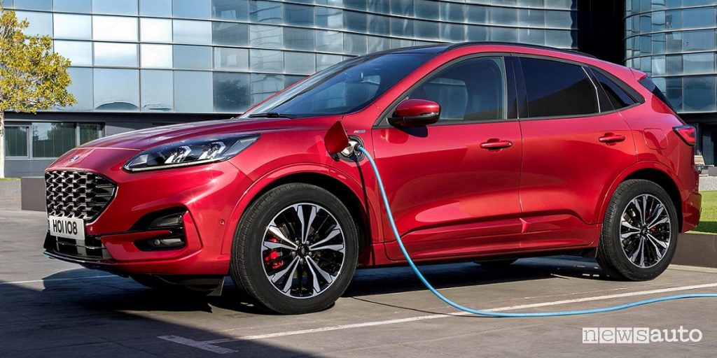 Nuova Ford Kuga Plug-In Hybrid sarà presentata al Salone Auto Francoforte 2019