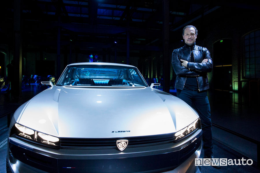 Peugeot alla Milano Design Week 2019, Accorsi davanti all'e-Legend Concept