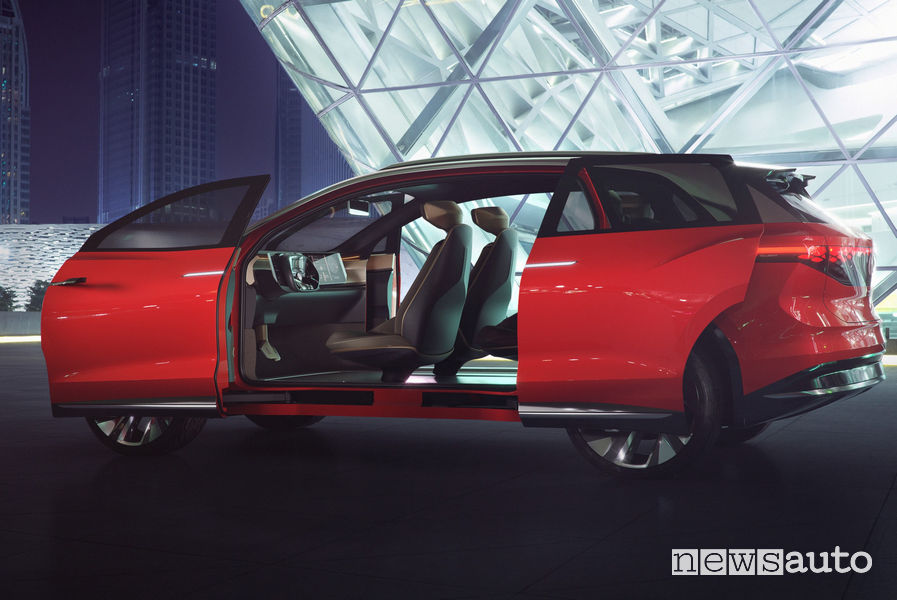Volkswagen ID. Roomzz portiere aperte