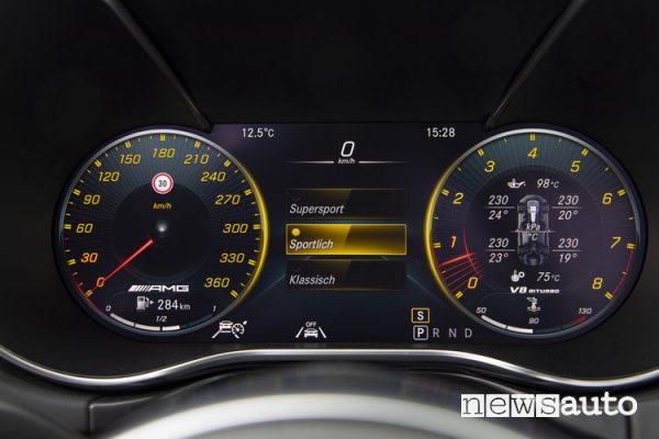 Mercedes AMG GT 2019 cockpit