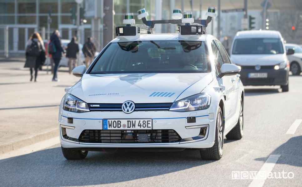 Volkswagen e-Golf guida autonoma test Amburgo