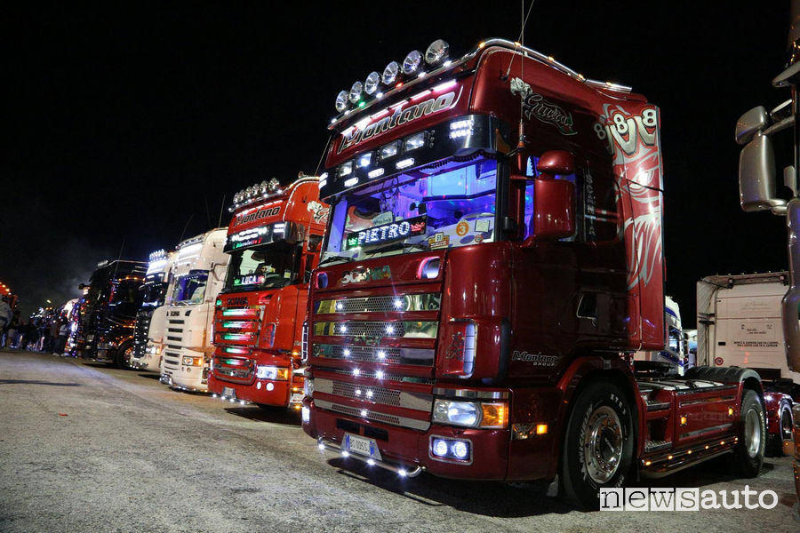 Raduno camion decorati a Misano
