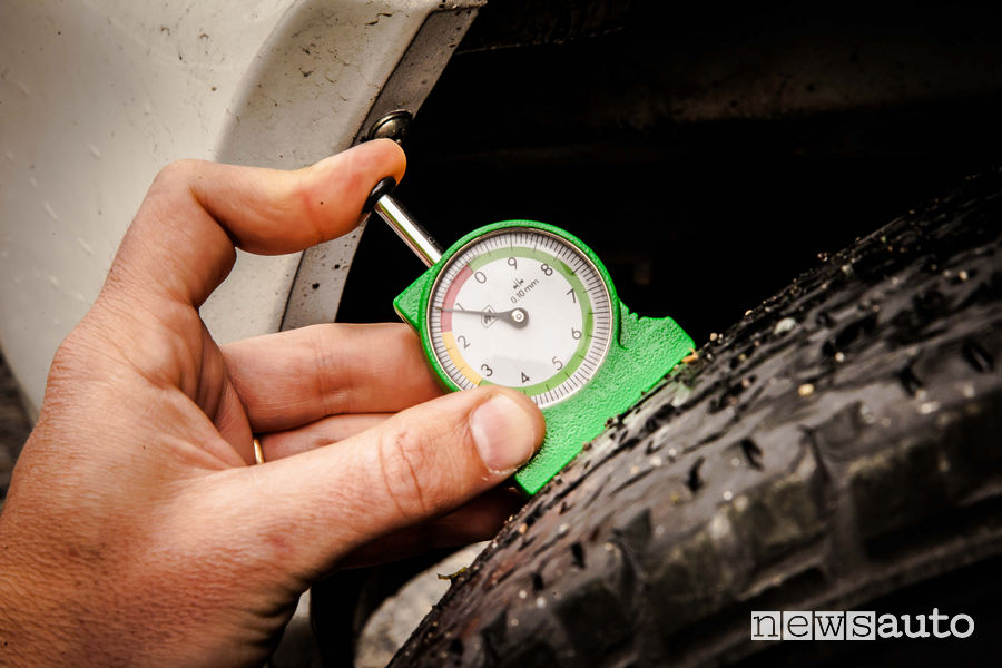 Pneumatici auto usurati controlli Polstrada