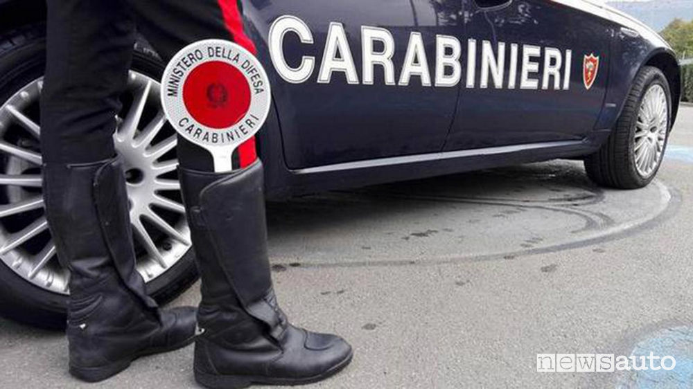 Carabinieri paletta furto pezzi ricambi rally