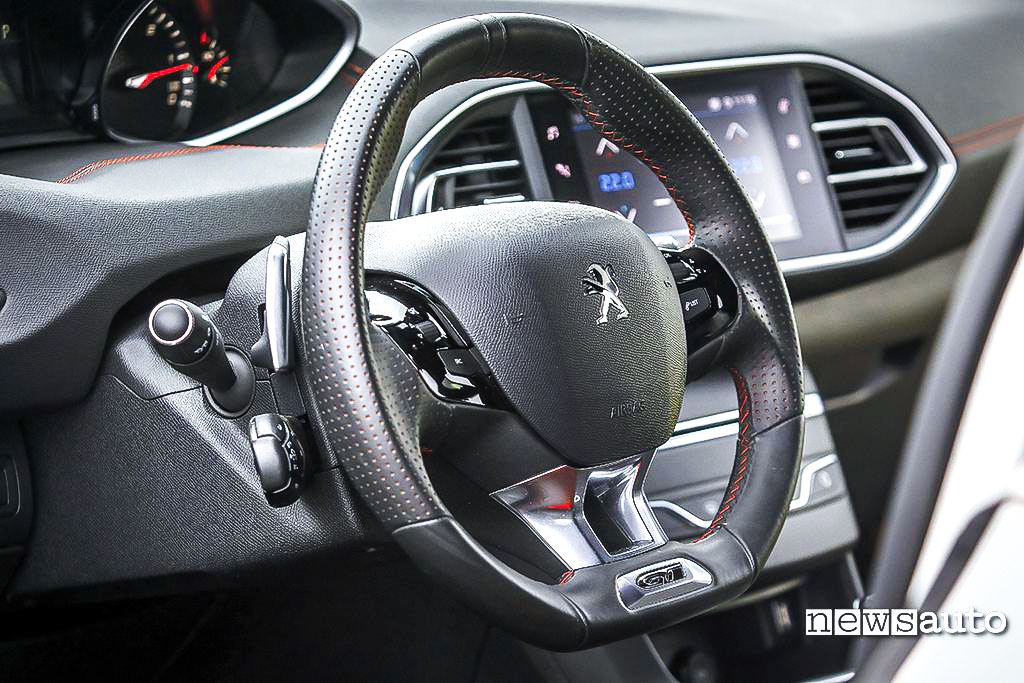 Peugeot 308 GT BlueHDi volante