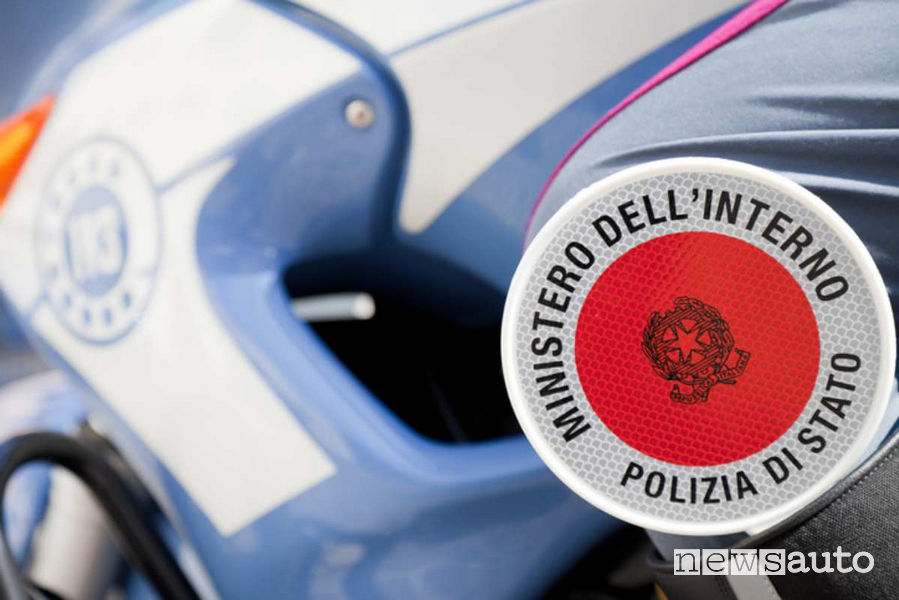 Paletta della Polizia Stradale sfondo moto 113