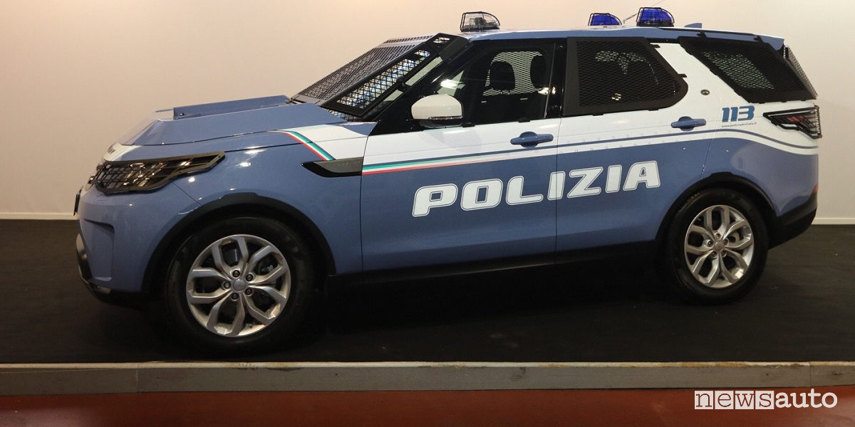 Auto della Polizia fuoristrada Land Rover Discovery