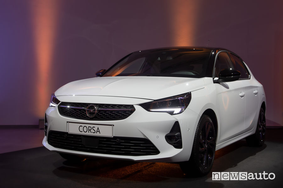 Nuova Opel Corsa 2020 GS Line fari anteriori