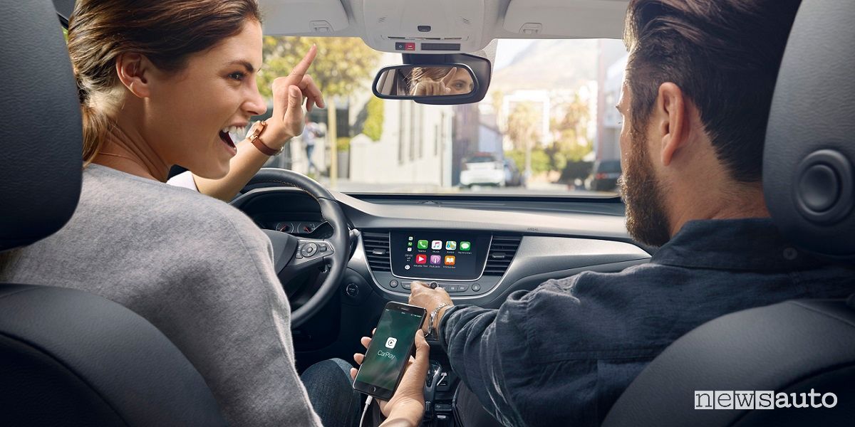Connettività Opel infotainment OpelConnect Apple Car Play