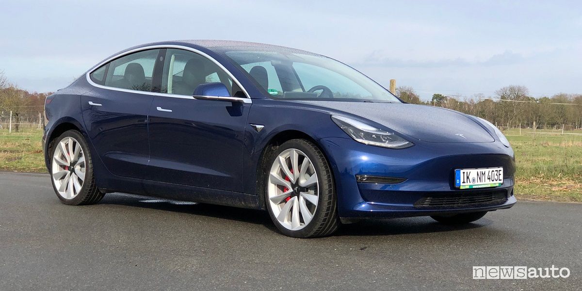 Tesla Model 3 a Greta Thunberg