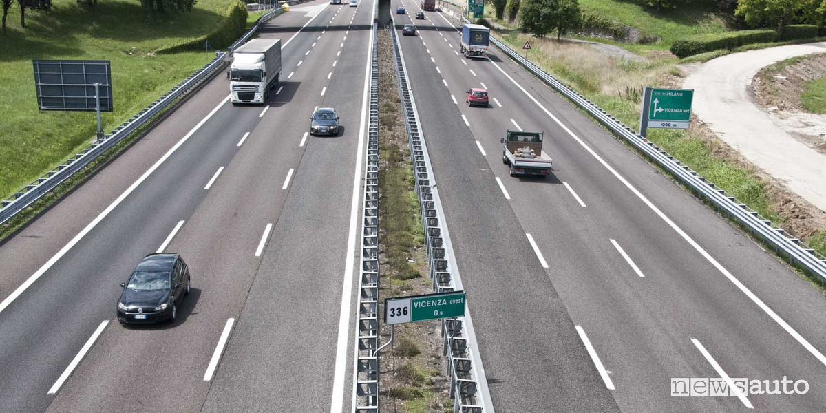 Carreggiata corsia autostrada