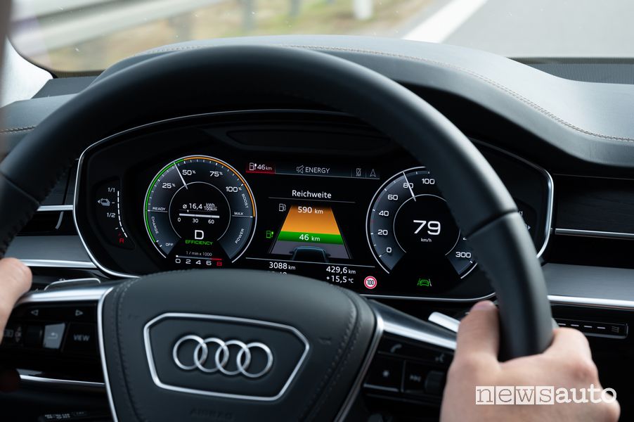 MMI display quadro strumenti Audi A8 L 60 TFSI e ibrida plug-in