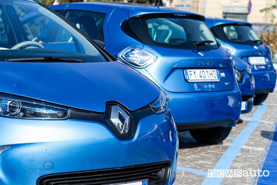 car sharing "Corrente" Bologna noleggio auto elettriche Renault Zoe