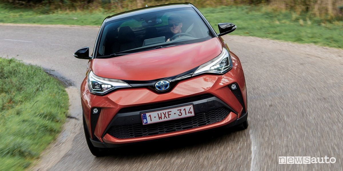 Toyota C-HR prezzi