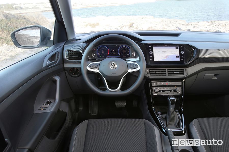 Volante, Active Info Display e navigatore Volkswagen T-Cross