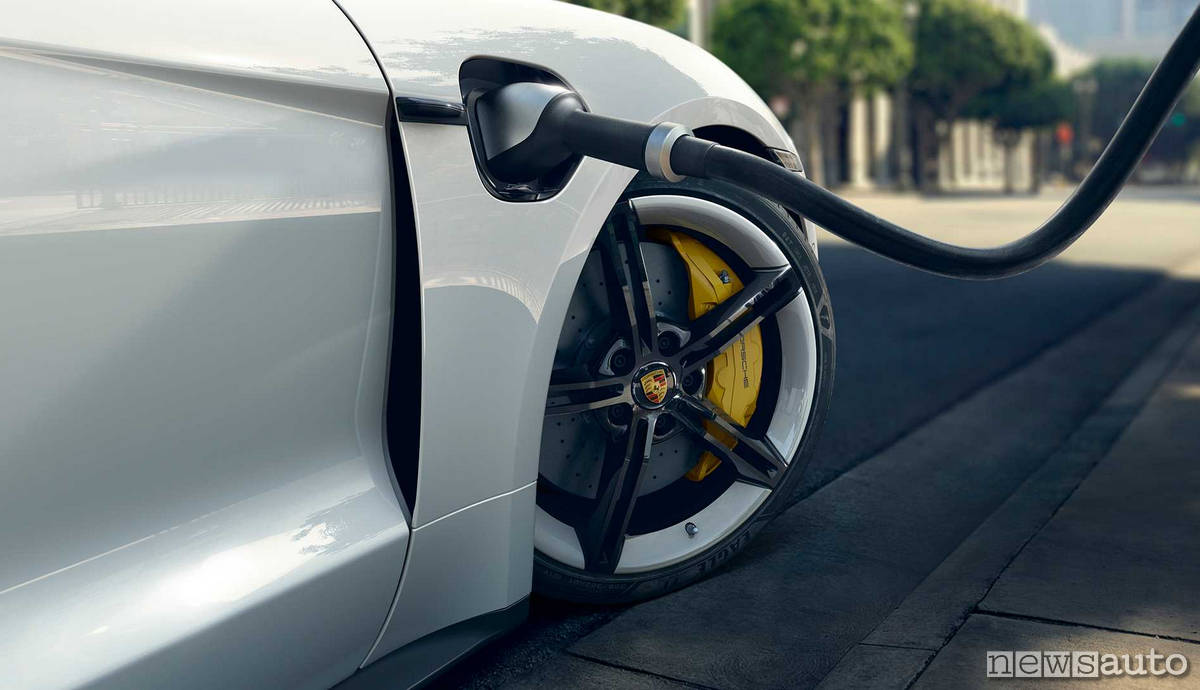 autonomia porsche taycan epa test