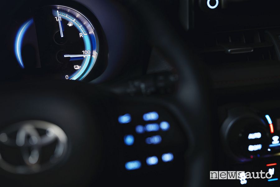 Indicatore di carica sul quadro strumenti del Toyota Rav4 Hybrid Plug-In