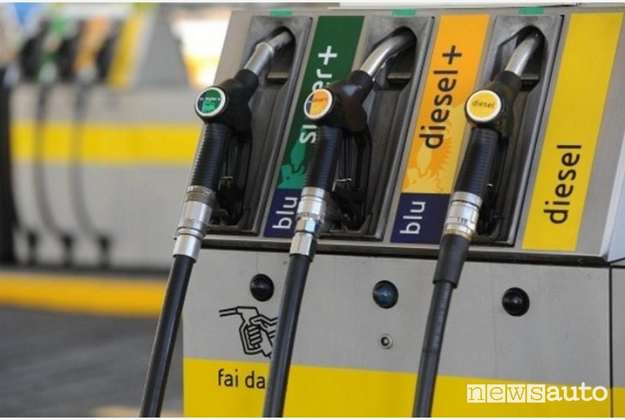 Distributore diesel, carburante in calo di vendite