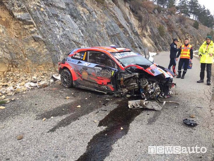 Hyundai i20 Coupe WRC distrutta dopo l'incidente di Tanak al Rally di Montecarlo 2020