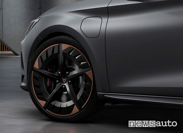 Vano di ricarica Cupra Leon PHEV