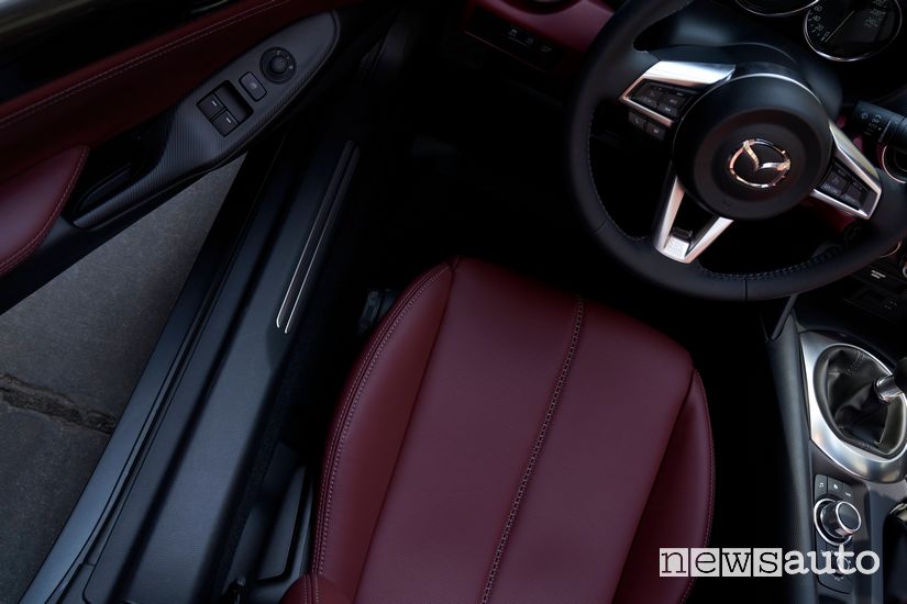 Volante, abitacolo Mazda MX-5 2020