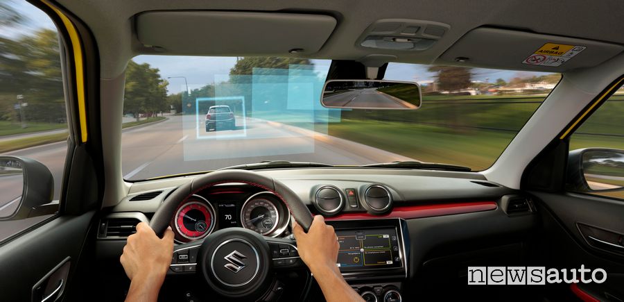 Sistemi ADAS di auto alla guida Suzuki Swift Sport Hybrid
