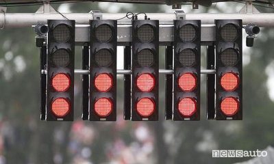Semaforo rosso, come evitare il traffico