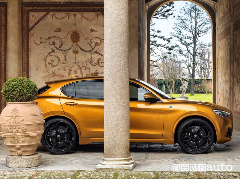 Alfa Romeo Stelvio Quadrifoglio livrea Ocra GT Junior