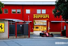 Leclerc a Maranello, in giro per la città con la Ferrari SF1000 F1