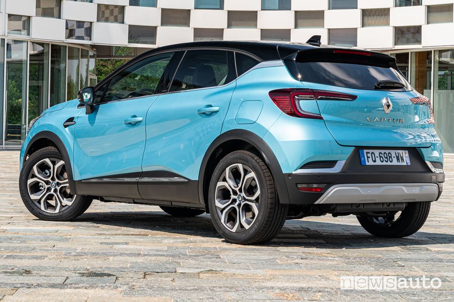 Vista posteriore Renault Captur E-Tech ibrido plug-in