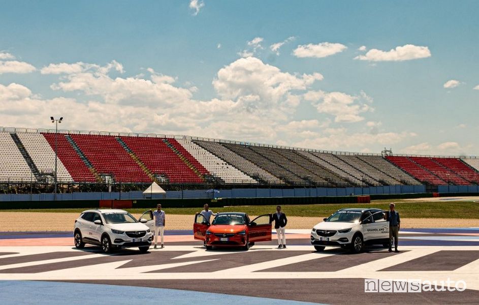 auto ufficiali del circuito di Misano: Opel Grandland X Hybrid e-Corsa elettrica