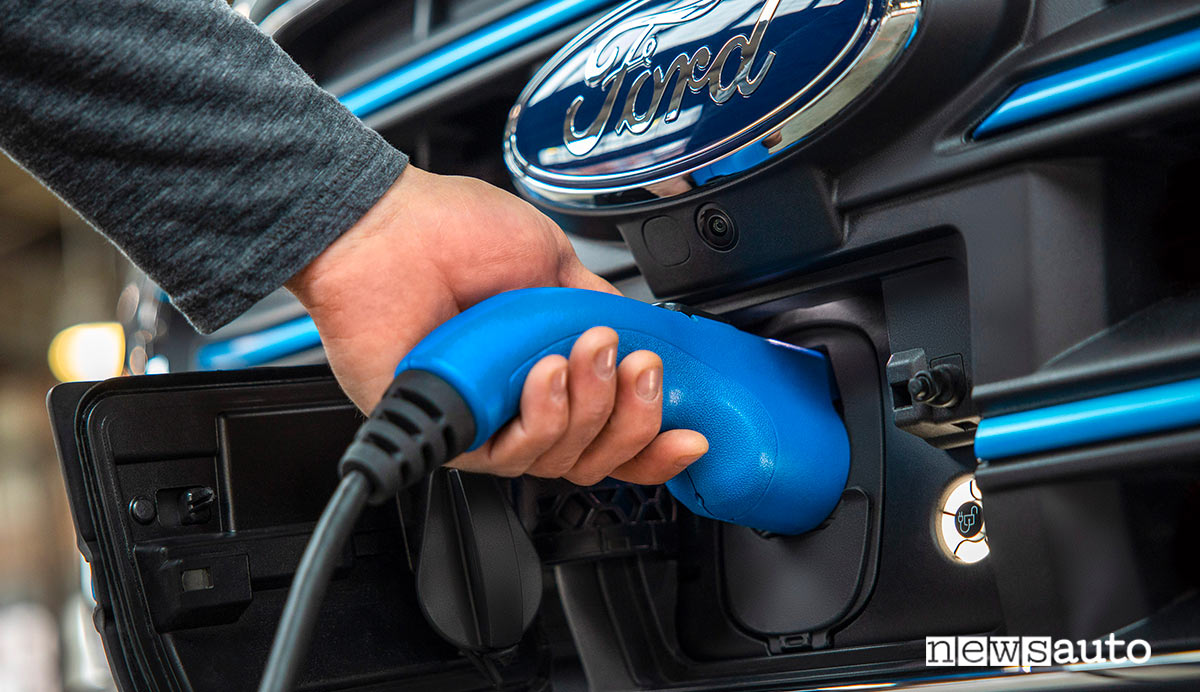 Auto elettriche Ford, dal 2030 solo veicoli EV