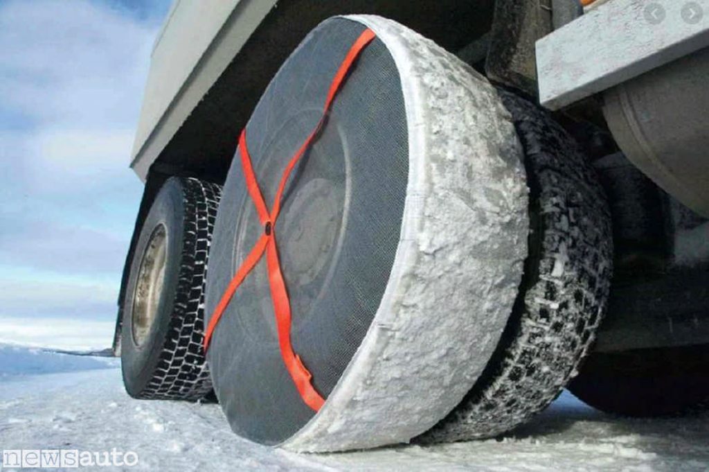 Truck snow socks